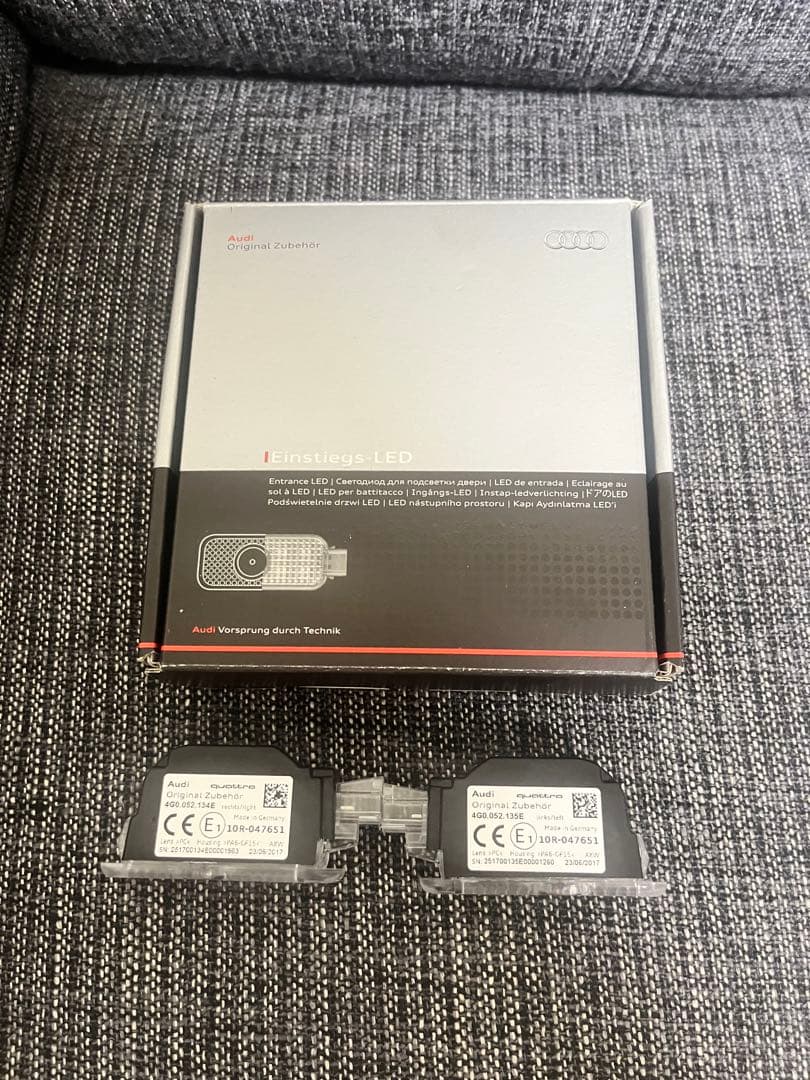 アウディ 純正 ドアエントリーライト 2個セット quattro LED