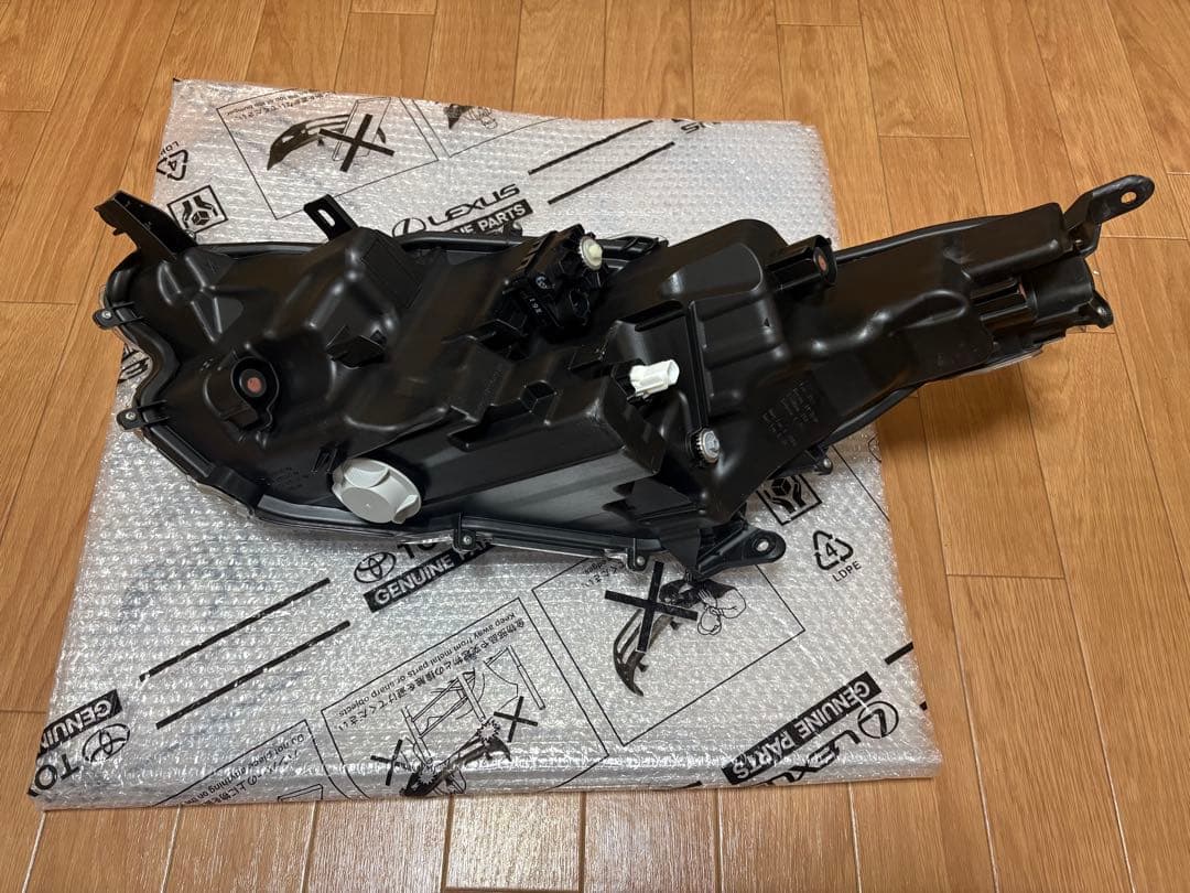 トヨタ　ヤリス　右ヘッドライト