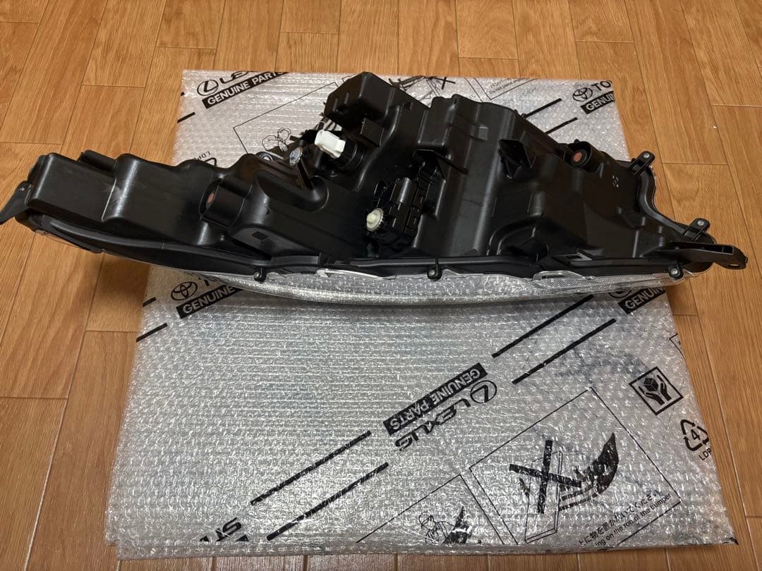 トヨタ　ヤリス　右ヘッドライト