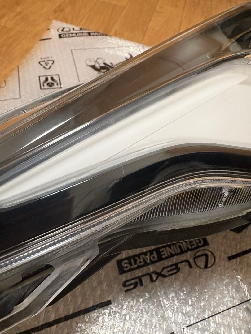 トヨタ　ヤリス　右ヘッドライト