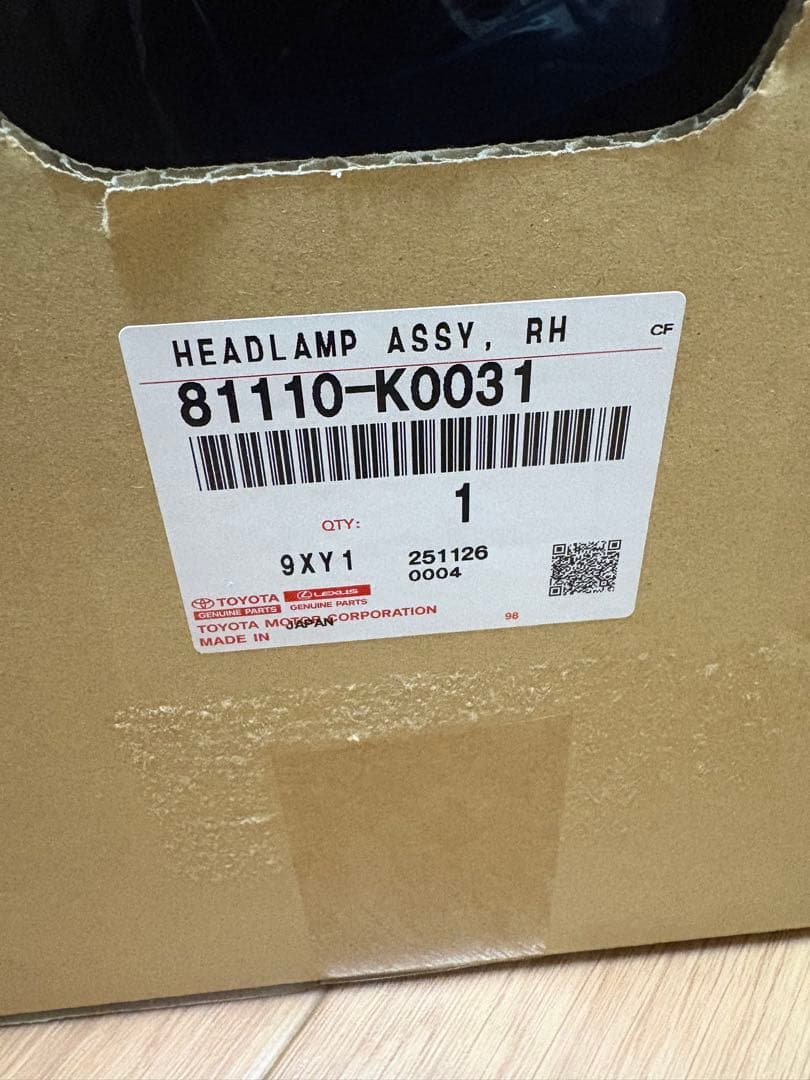 トヨタ　ヤリス　右ヘッドライト