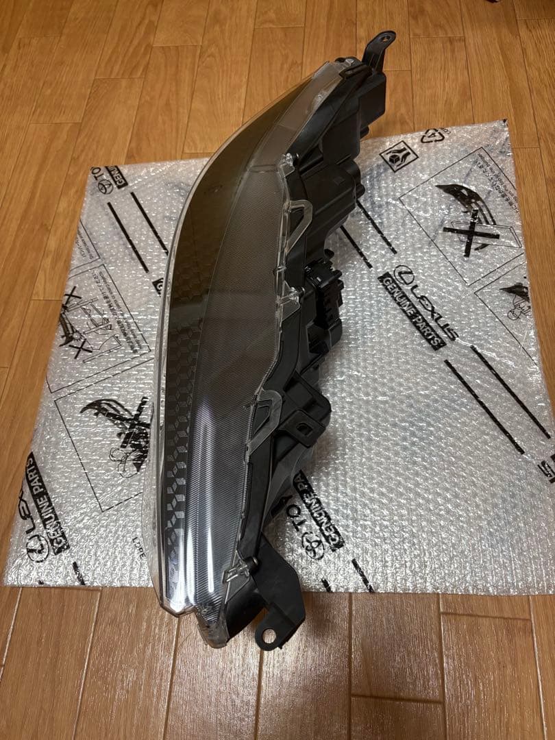 トヨタ　ヤリス　右ヘッドライト