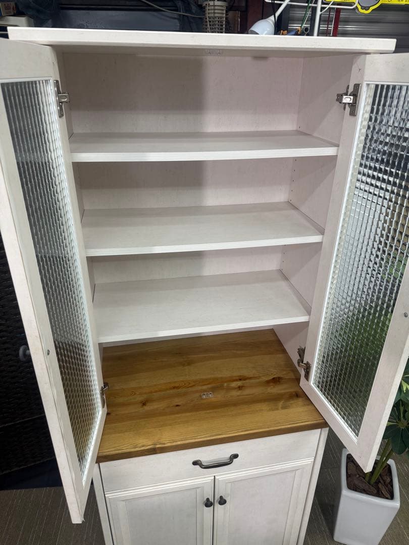 【洗浄消毒作業済】【美品】（株）ユーアイ　カントリー調 食器棚 カップボード