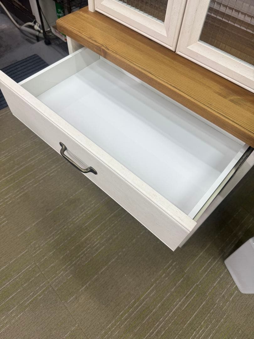 【洗浄消毒作業済】【美品】（株）ユーアイ　カントリー調 食器棚 カップボード