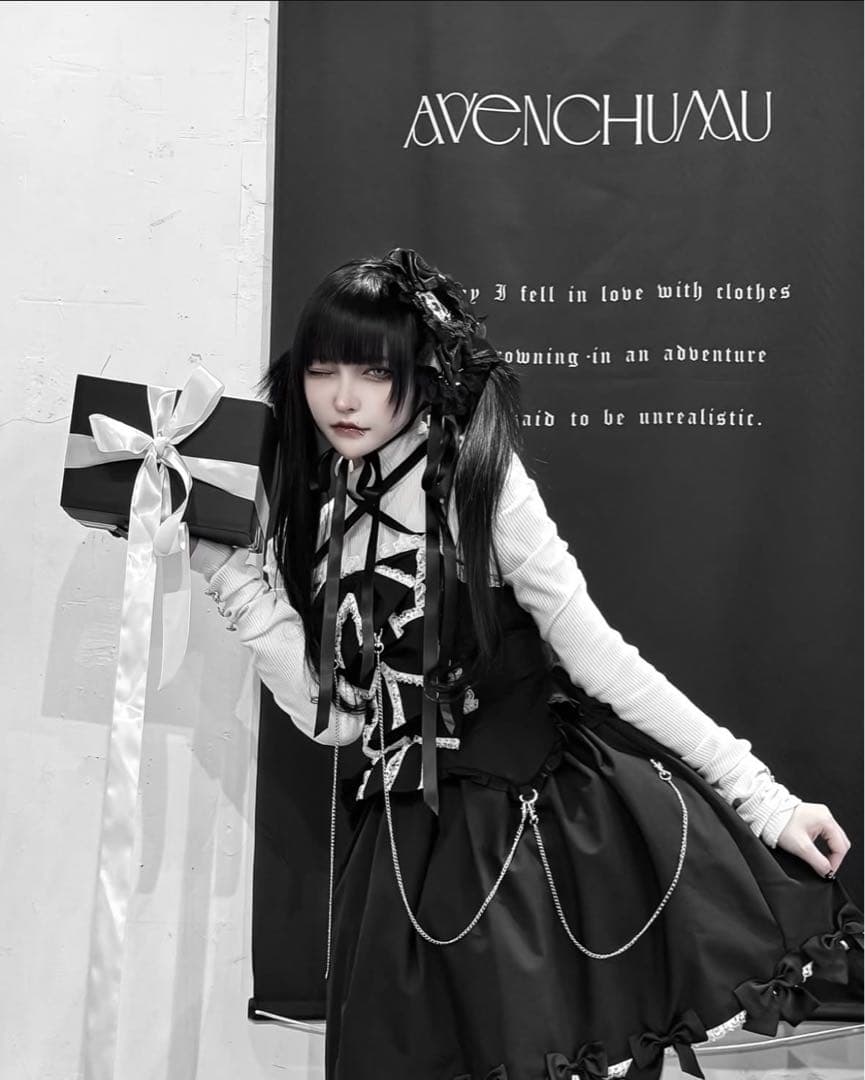 ワンピース Avenchumu Front ribbon chain one piece S
