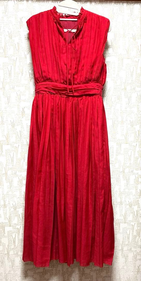 LOULOU WILLOUGHBY ルルウィルビー　ランダムプリーツワンピース