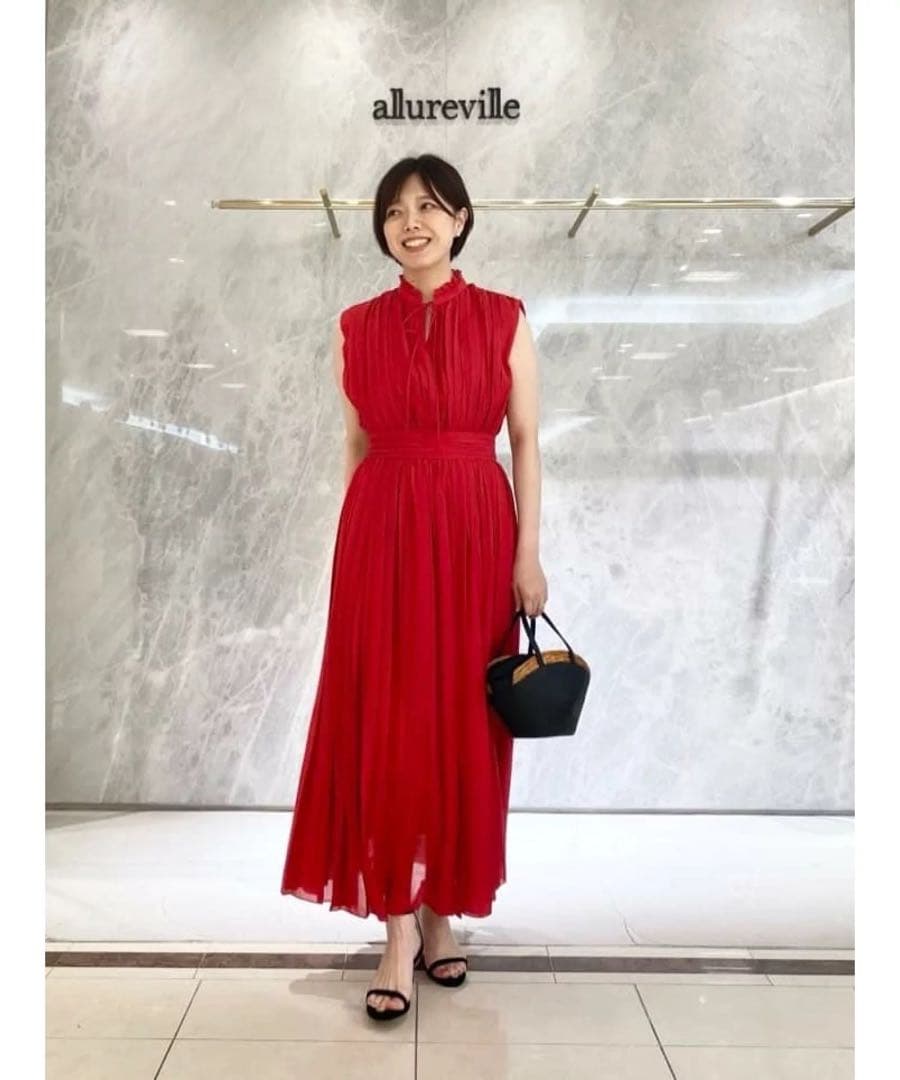 LOULOU WILLOUGHBY ルルウィルビー　ランダムプリーツワンピース