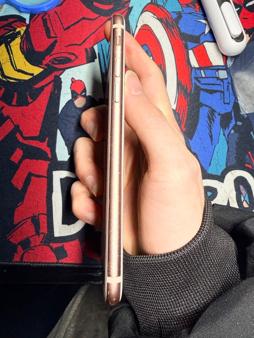 iPhone 8 ゴールド 64GB simロックなし 電池　100%