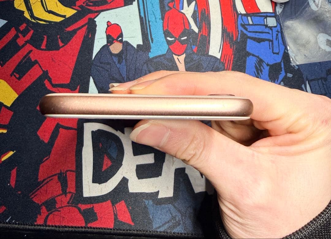 iPhone 8 ゴールド 64GB simロックなし 電池　100%