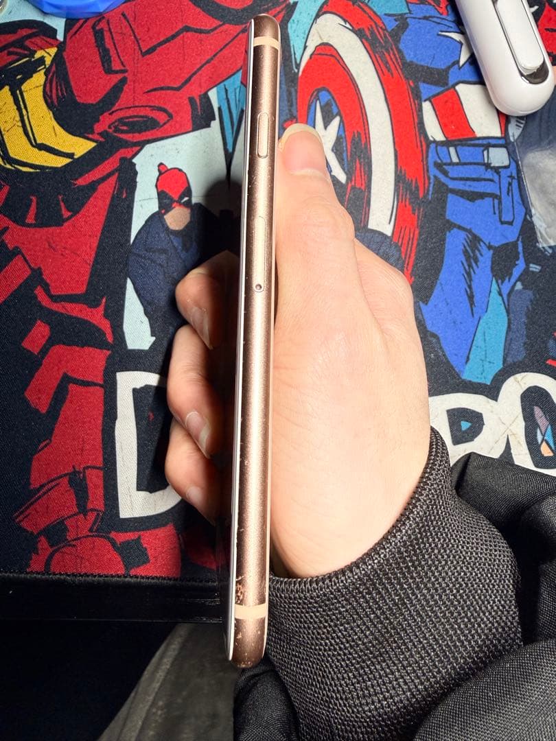 iPhone 8 ゴールド 64GB simロックなし 電池　100%