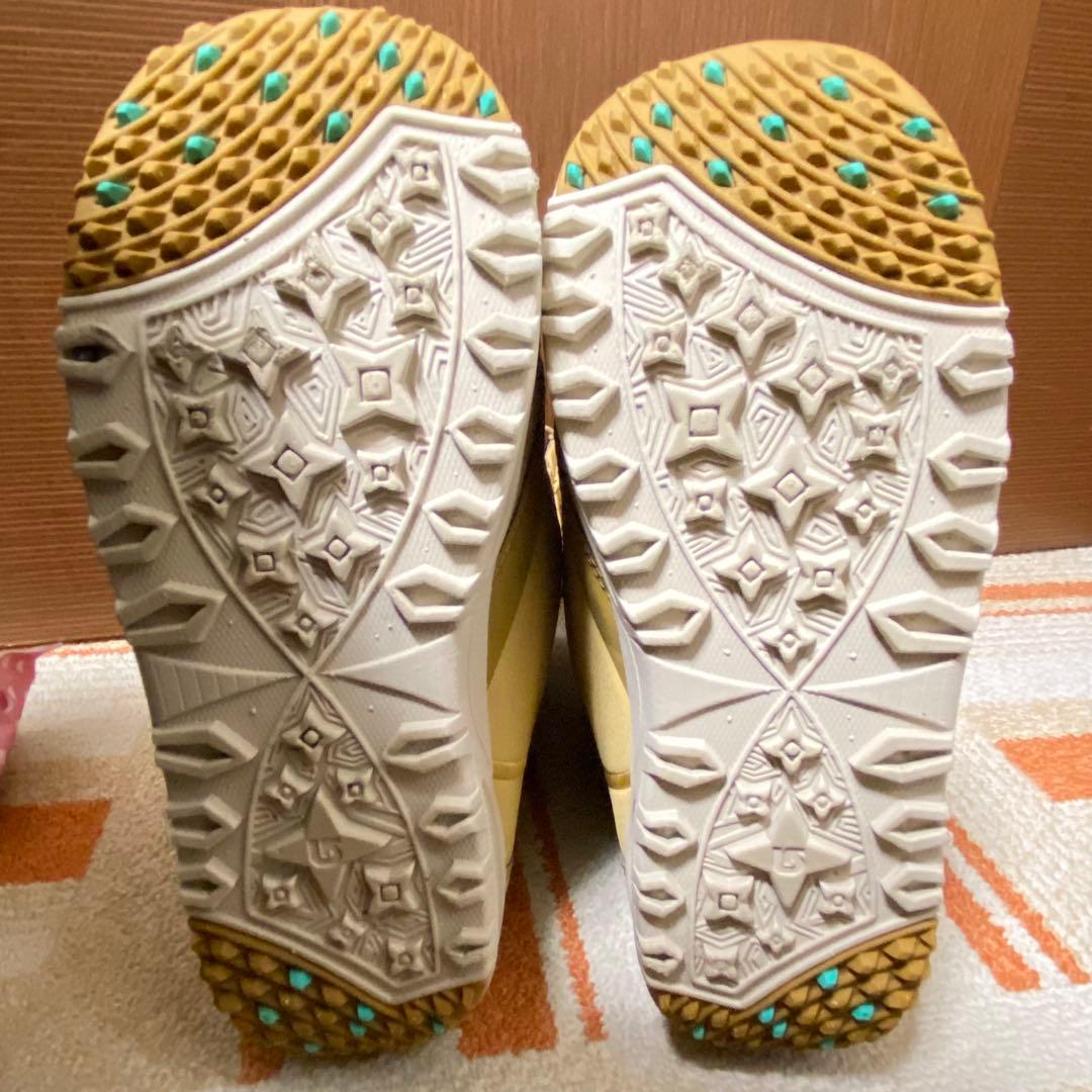 美品　24.5 BURTONレディース　スノーボードブーツ　アジアンフィット