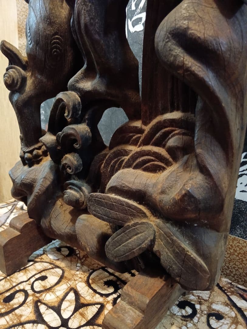 月様用時代木彫立獅子細密造形美術高さ７３Ｘ横幅４０厚さ下部１８センチ御品