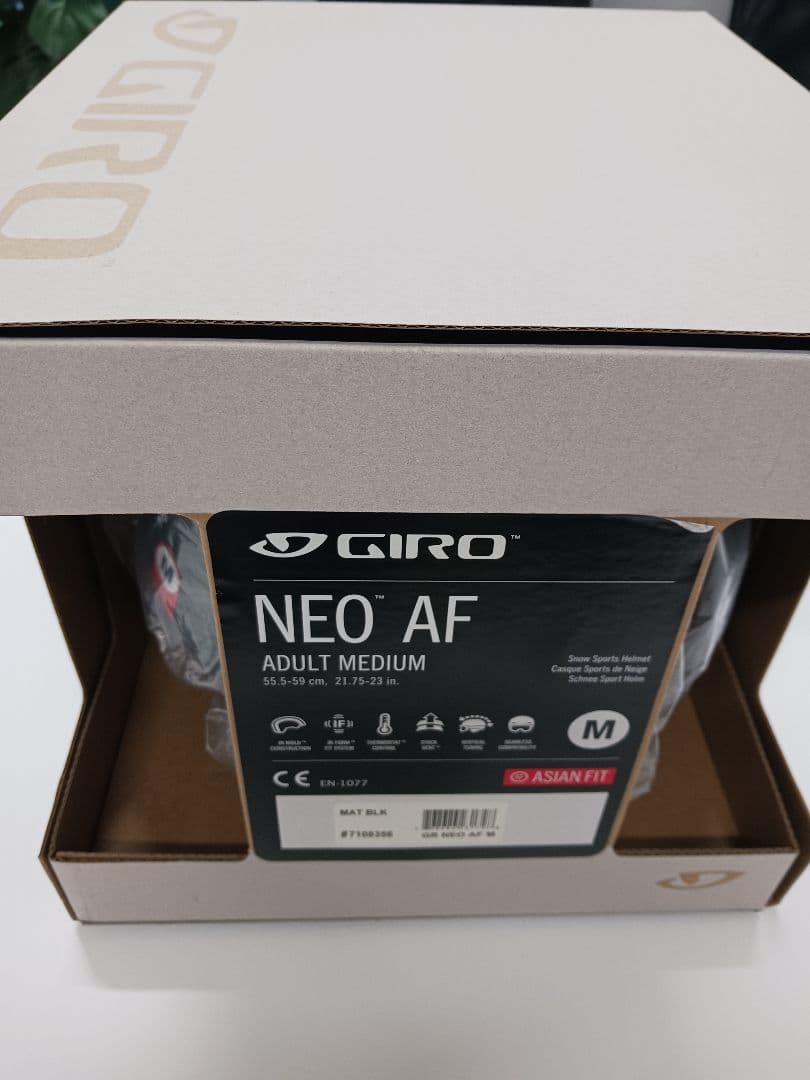 新品未開封 GIRO ジロ Neo ネオ ヘルメット Mサイズ 定価23,100