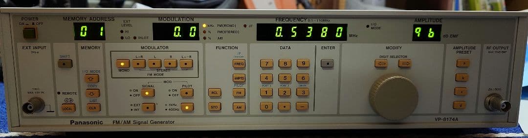Panasonic VP-8174A FM/AM信号発生器