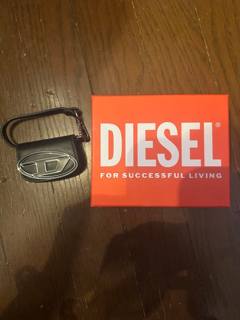 期間限定値下げ！11000→8500DIESEL✩カウレザーマイクロウォレット