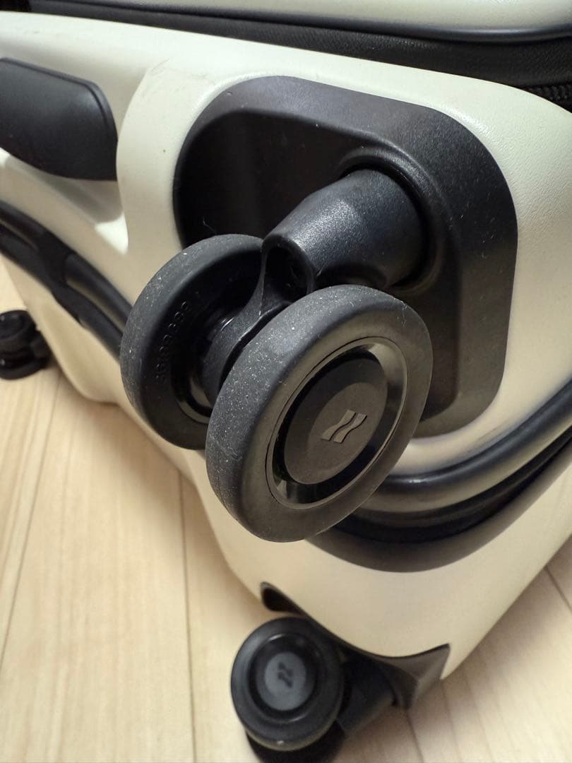 LOJEL オフホワイト キャリーケース　【傷あり】