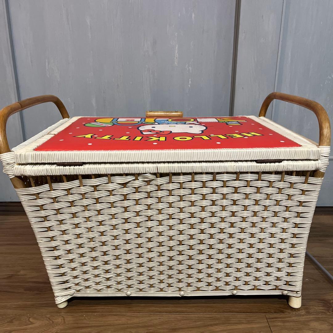 レトロ　ハローキティ　かご　バスケット　サンリオ　収納　籠　昭和　レア編み込み