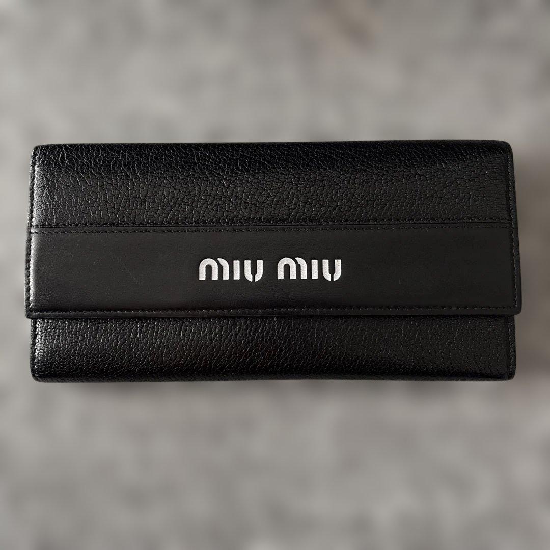 miu miu ミュウミュウ長財布ブラック マドラスレザー ロゴ パスケース付き