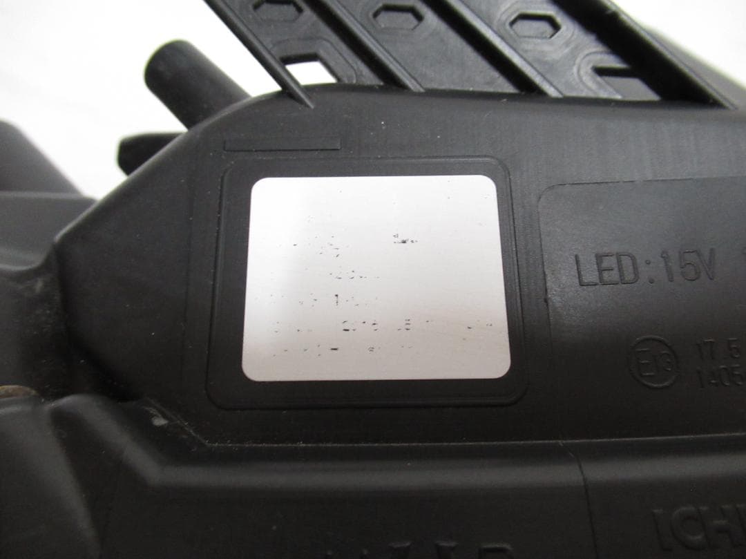 80 前期 ヴォクシー 右 LED ヘッドライト　81110-28D20