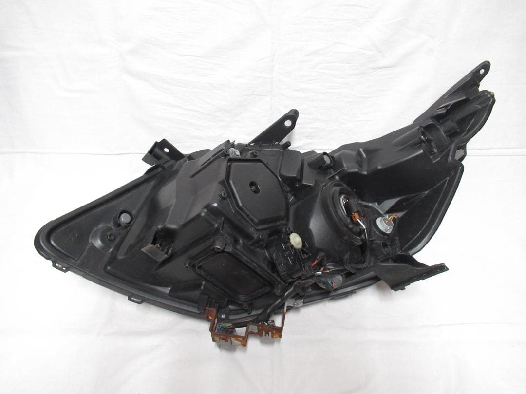 80 前期 ヴォクシー 右 LED ヘッドライト　81110-28D20