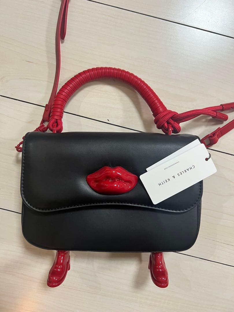 チャールズ&キース　カリオペトップハンドルバッグ　新品未使用タグ付き