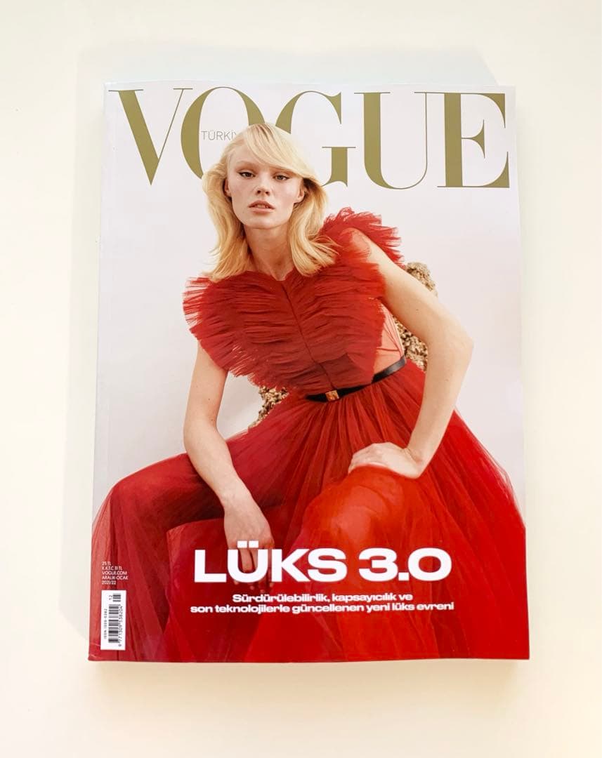 女性情報誌 Vogue Turkey December 2021/January 2022