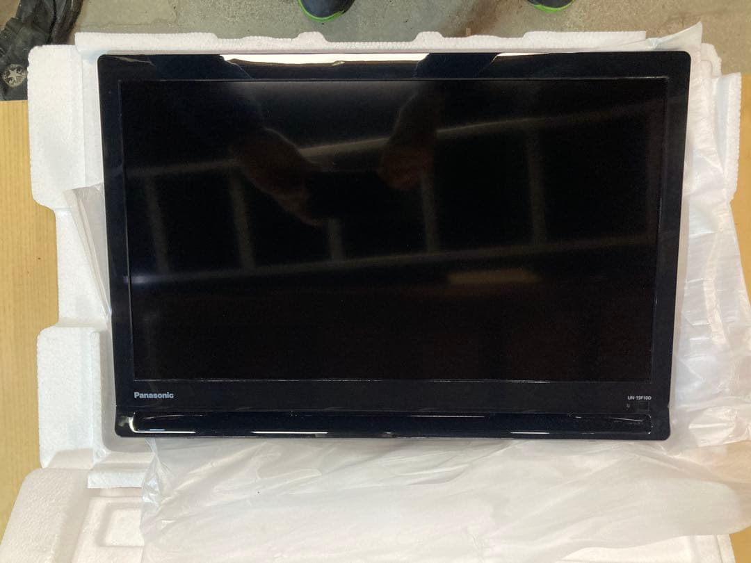 り*け様 Panasonic UN-19F10-K 19インチ ポータブルテレビ