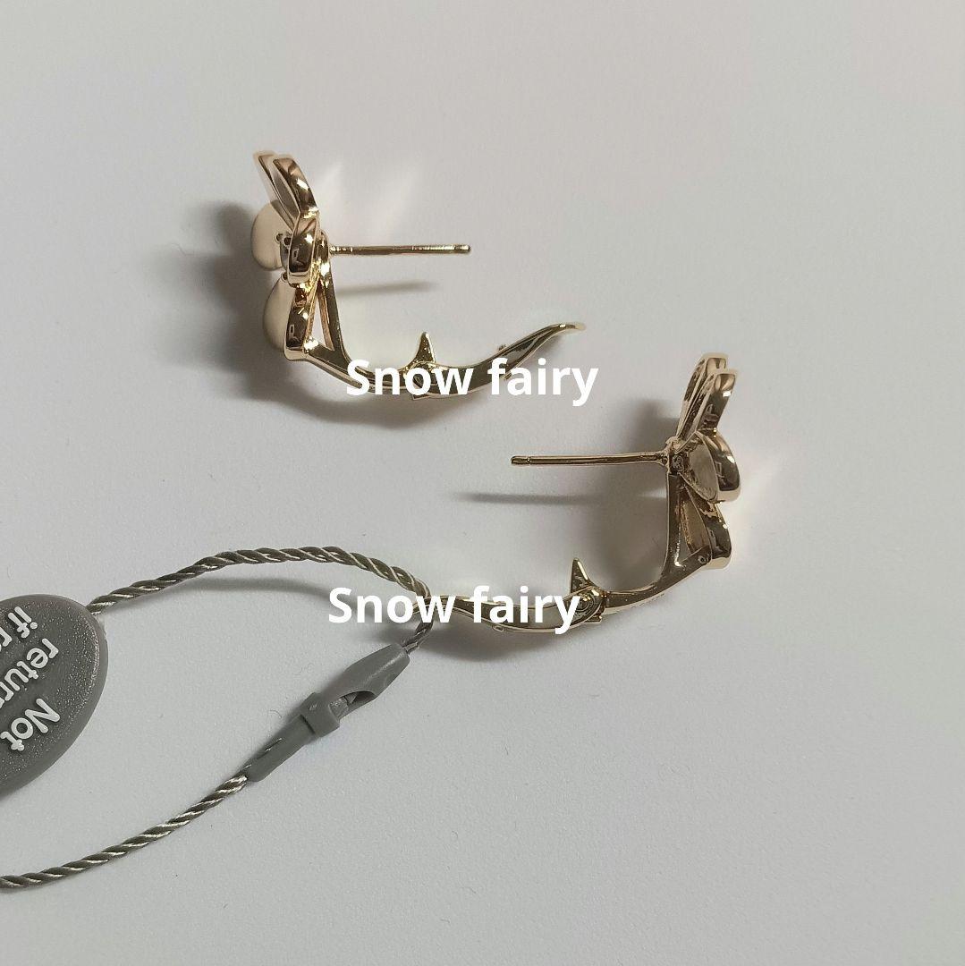 ハイクオリティ　三つ葉ピアス　フラワーピアス　イエローゴールド