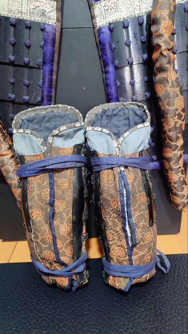 【最終値下げ】甲冑　等身大　濃紺糸威伊予素懸二枚胴具足　五三桐