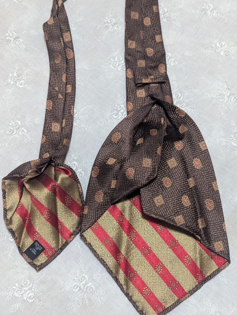 とも★アットヴァンヌッチ　ブラウン　セッテピエゲ　ペイズリー柄　シルクタイ