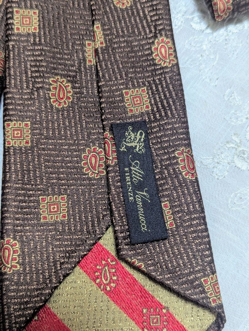 とも★アットヴァンヌッチ　ブラウン　セッテピエゲ　ペイズリー柄　シルクタイ