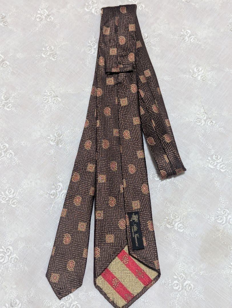 とも★アットヴァンヌッチ　ブラウン　セッテピエゲ　ペイズリー柄　シルクタイ