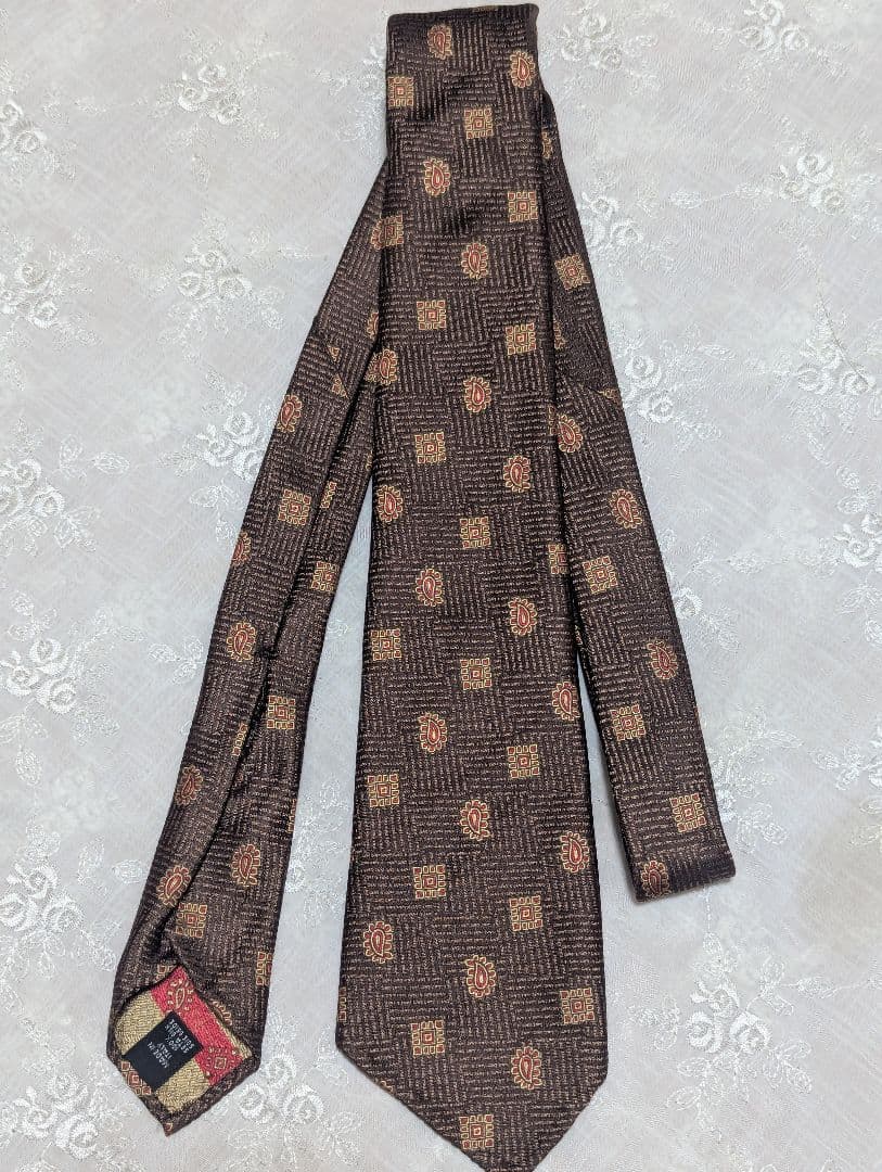 とも★アットヴァンヌッチ　ブラウン　セッテピエゲ　ペイズリー柄　シルクタイ