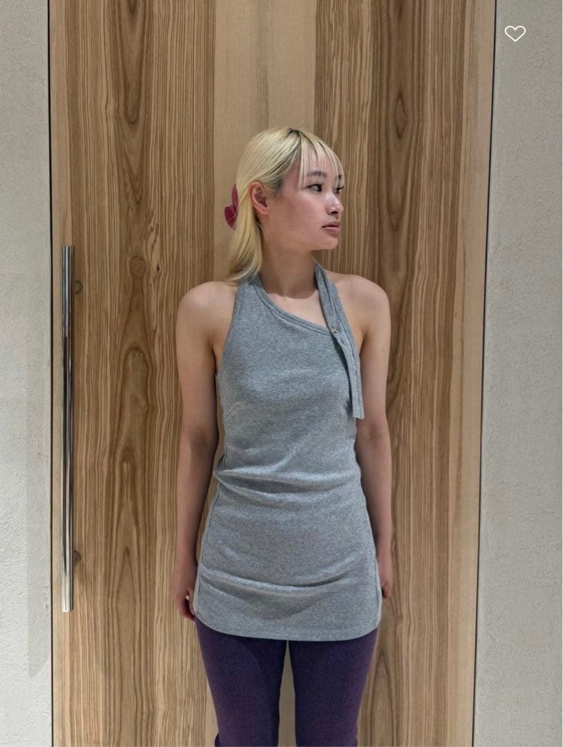 ATTISESSION インナーパット付き バックタイ ホルターネックトップス