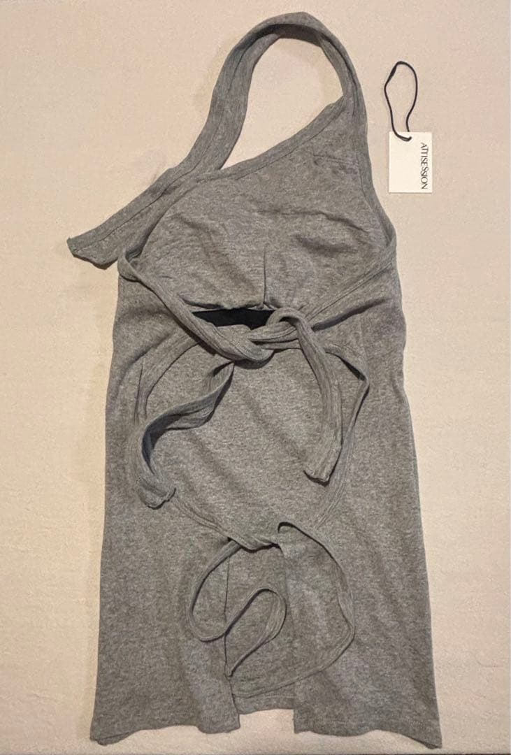 ATTISESSION インナーパット付き バックタイ ホルターネックトップス