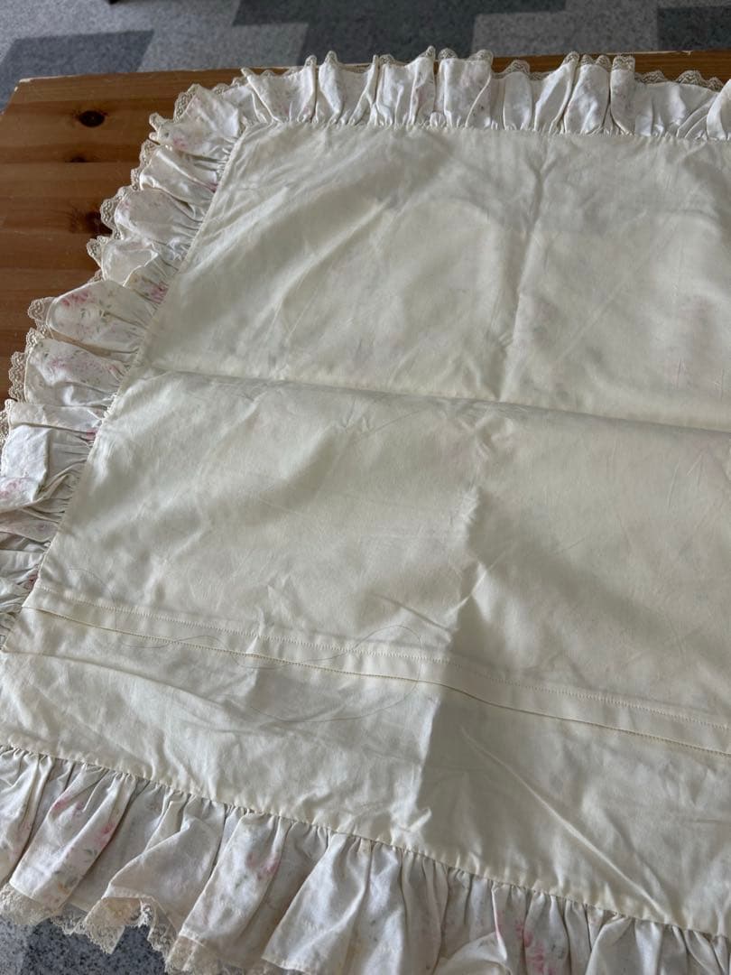 未使用さえらアキアカネ薄ピンクベージュ系Mikasa 花柄レース付き座布団カバー