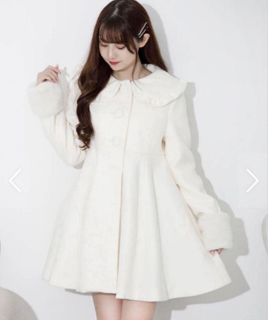 Pium ビジューカラードーリーフレアコート ホワイト