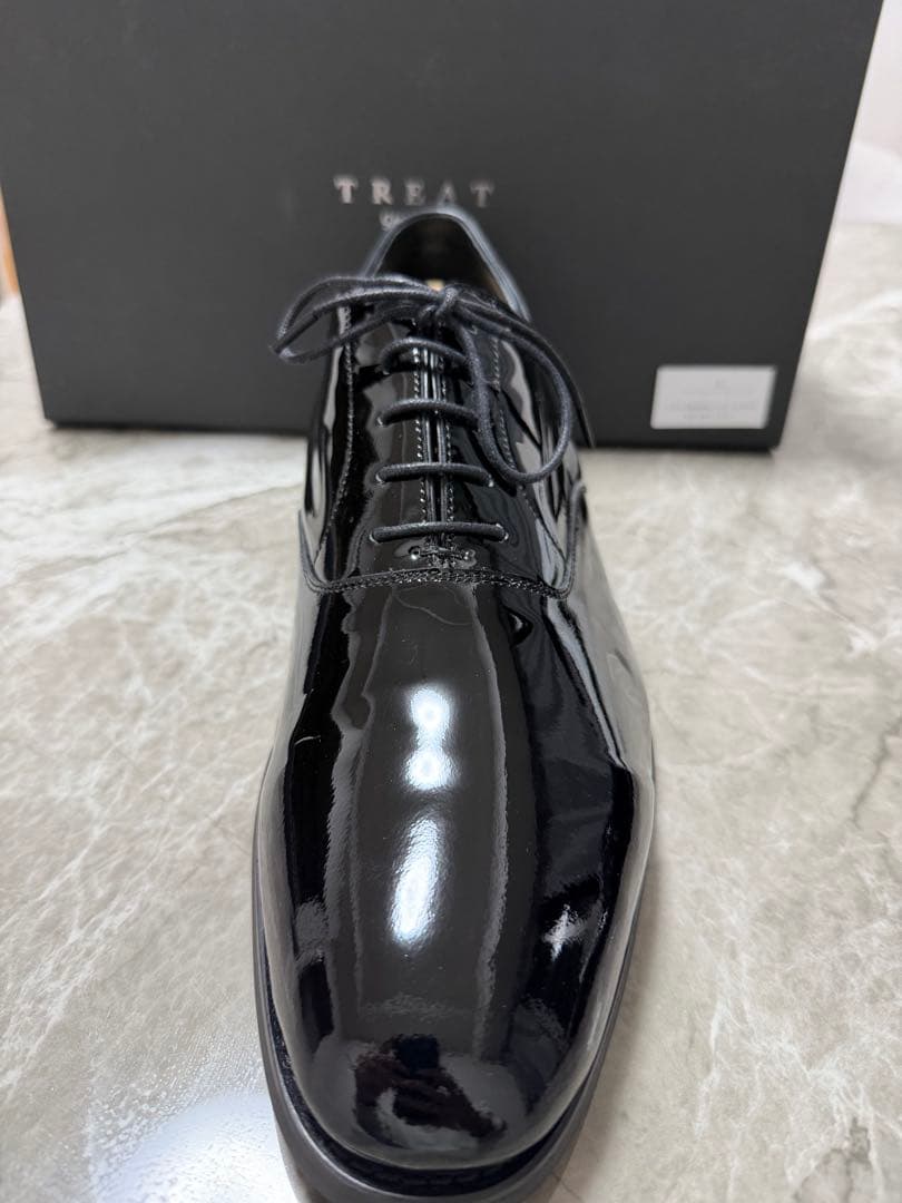 【美品】TREAT ドレスシューズ 黒エナメル ※使用してます