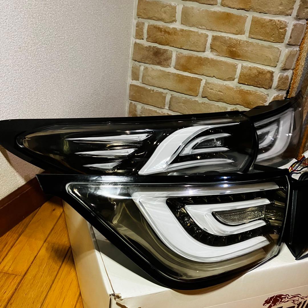 ジャンクにて‼️60ハリアー　DazzFellows LEDテールランプAssy