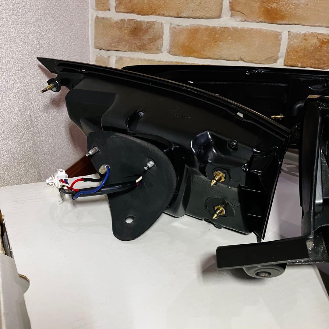 ジャンクにて‼️60ハリアー　DazzFellows LEDテールランプAssy