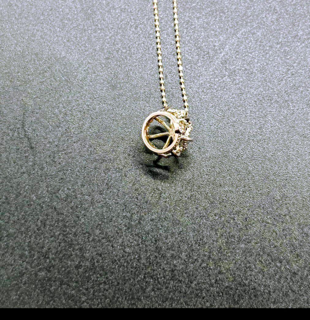 ★お値下美品方K10金 王冠型ネックレス 0.01ctダイヤピンク