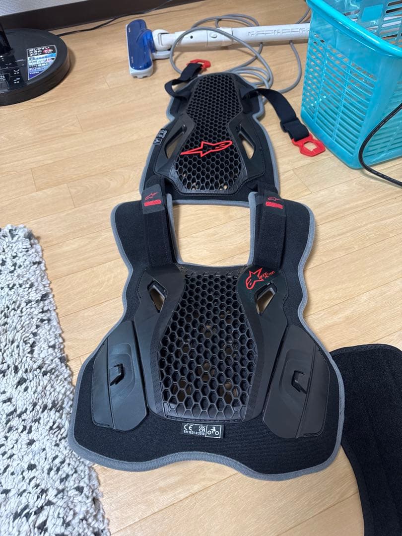 アルパインスターズ 他背中胸プロテクター＋膝＋首＋腰 4点セット