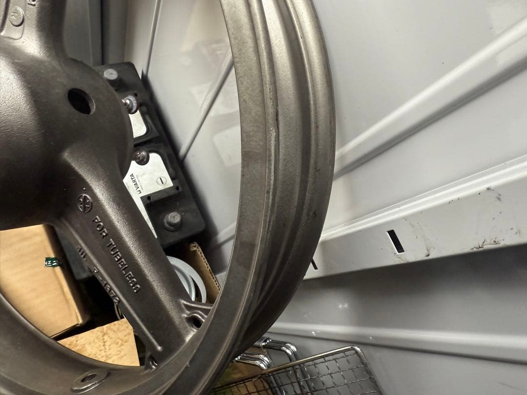 ゼファーχ 02年式　フロントホイール