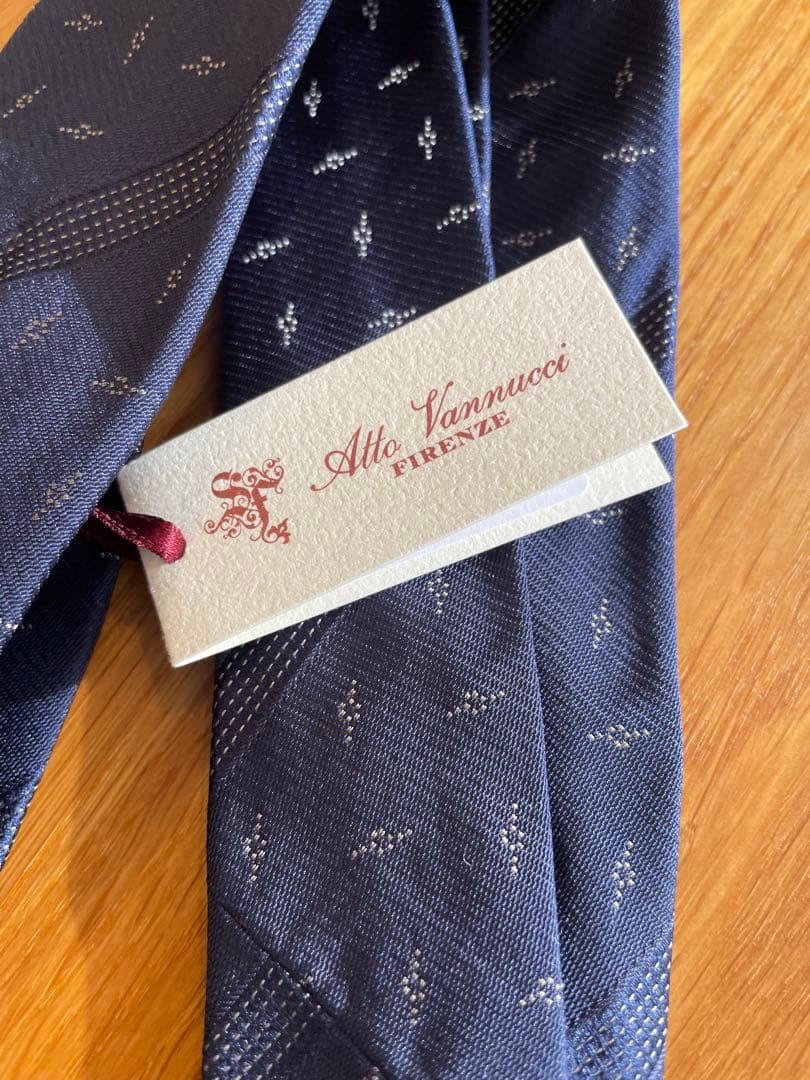 新品未使用アットヴァンヌッチ　セッテピエゲネクタイ Atto Vannucci