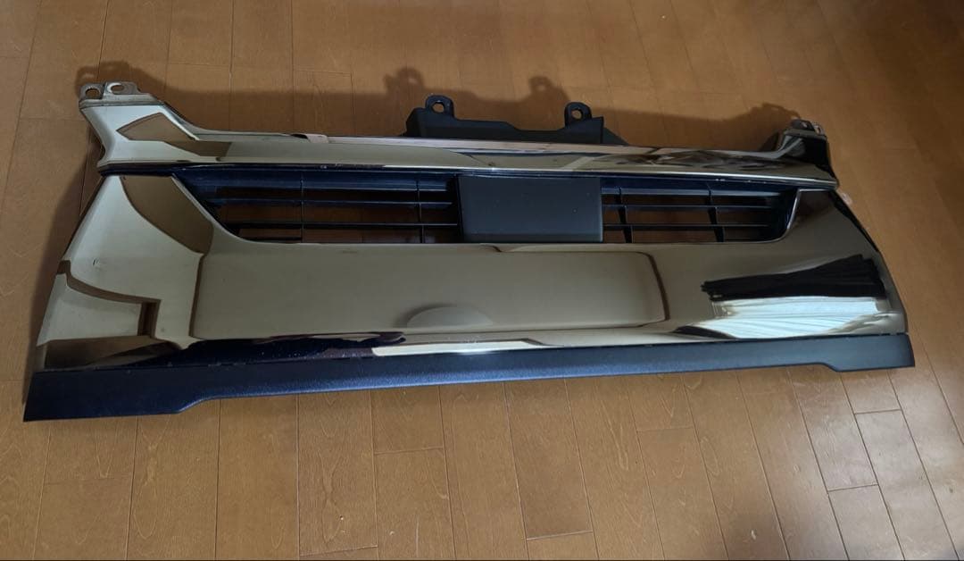 ハイエース　７型ダークプライム純正フロントグリル