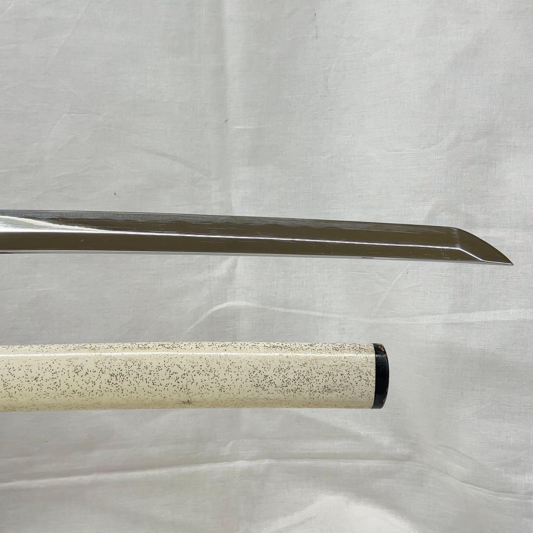 【模造刀】太刀 鉄鍔 風景 魚子地 図 全長99.0センチ 日本刀 白地 金梨地