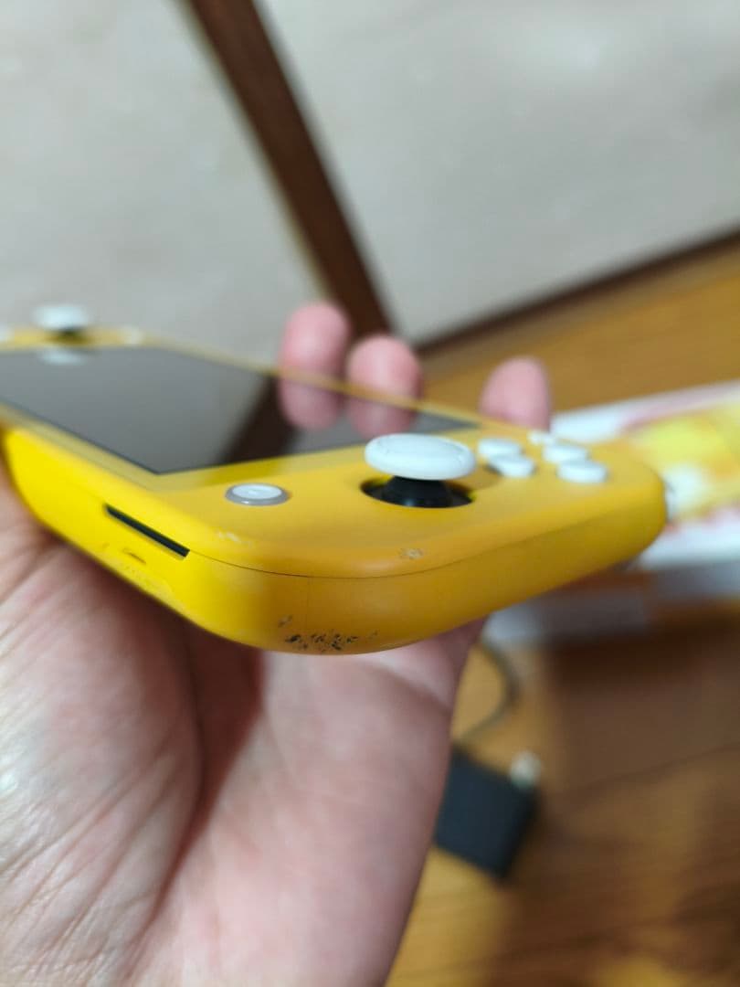 Nintendo Switch Lite イエロー 本体 箱　充電器付き