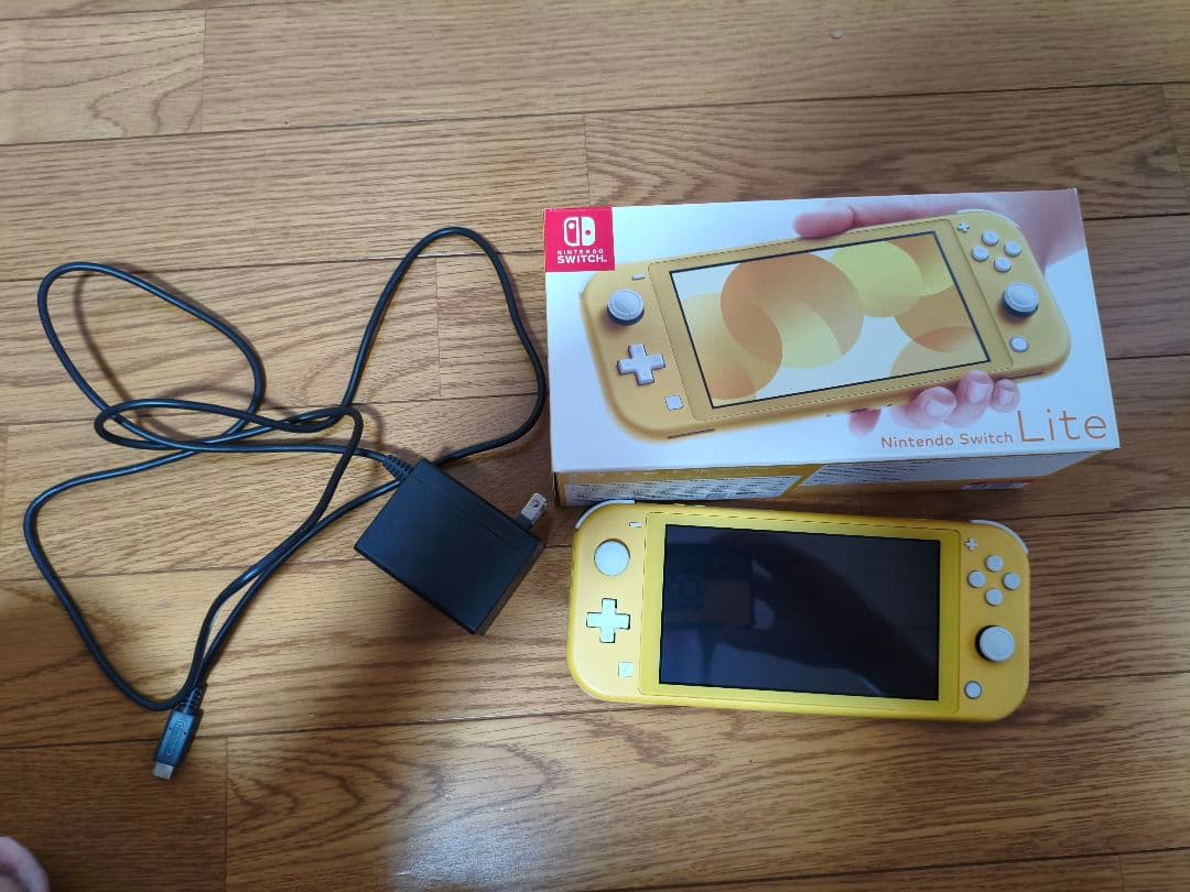 Nintendo Switch Lite イエロー 本体 箱　充電器付き