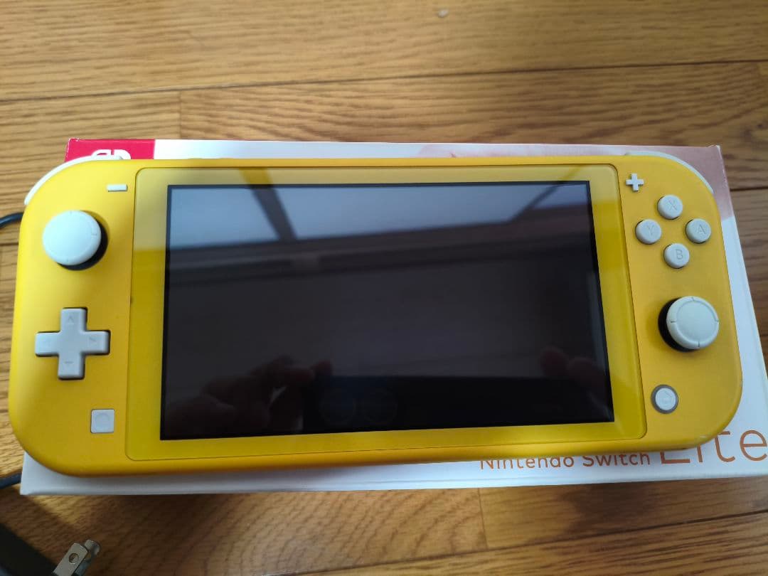 Nintendo Switch Lite イエロー 本体 箱　充電器付き