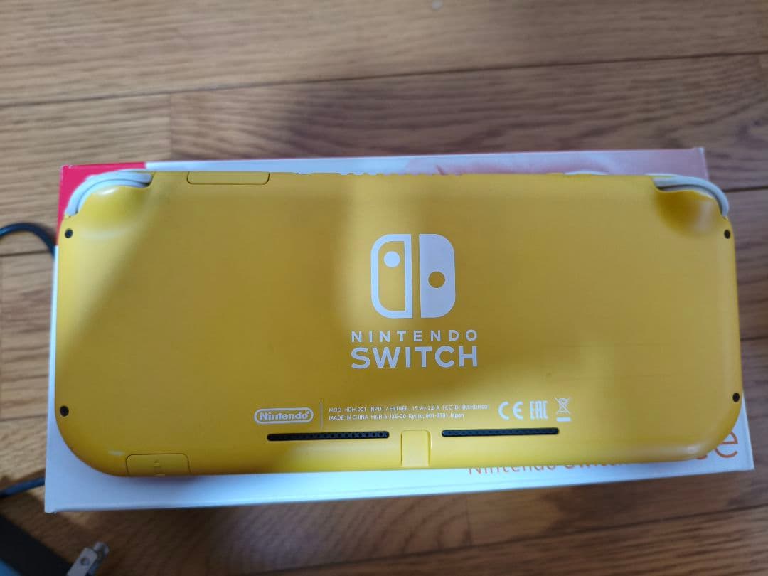 Nintendo Switch Lite イエロー 本体 箱　充電器付き
